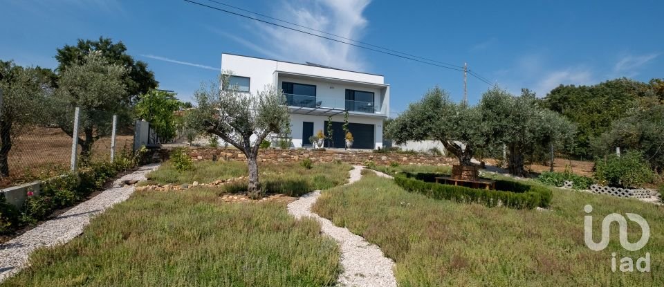 Maison T4 à Sarzedo de 370 m²