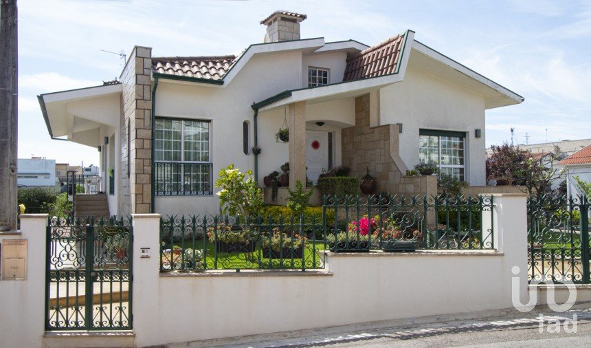 Maison T3 à Ribeirão de 210 m²