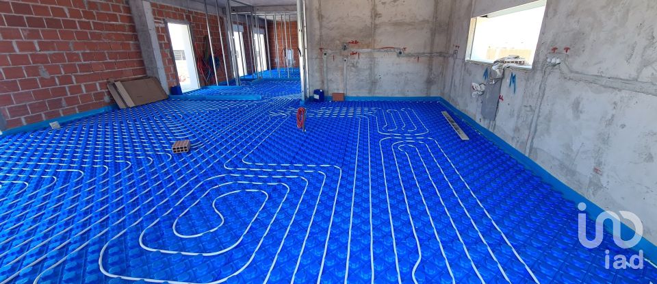 Moradia T4 em Atouguia da Baleia de 247 m²