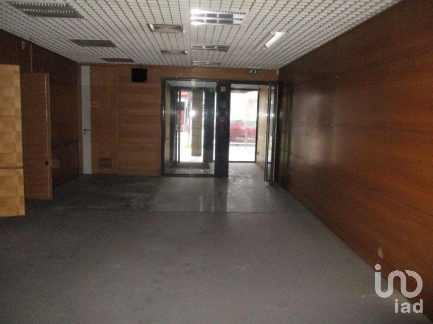 Boutique/Local commercial à Paços de Ferreira de 220 m²