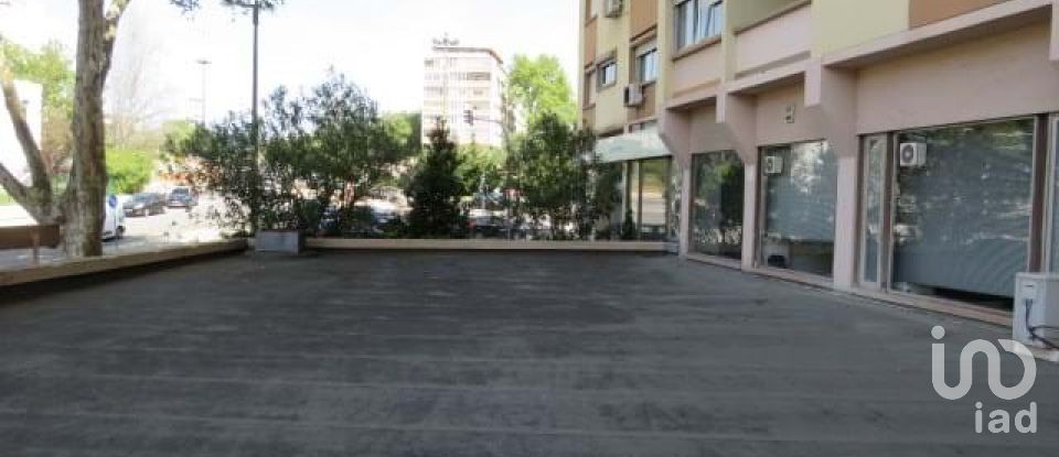 Boutique/Local commercial à Avenidas Novas de 771 m²