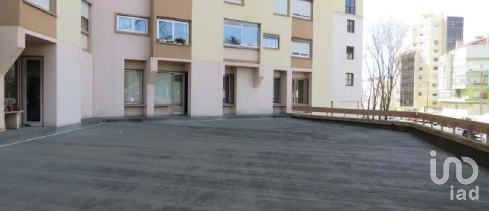 Boutique/Local commercial à Avenidas Novas de 771 m²