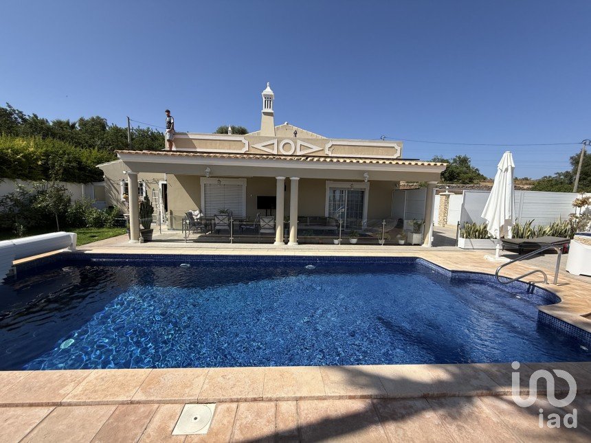 Maison T4 à Almancil de 245 m²