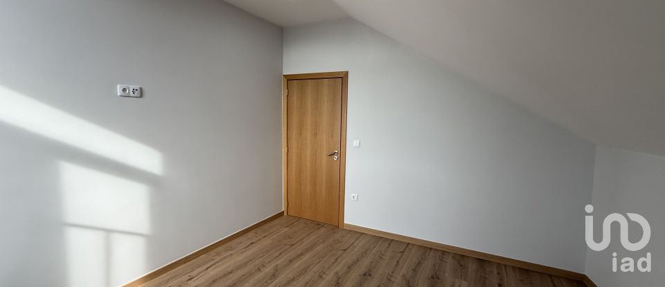 Apartamento T2 em Poiares e Canelas de 130 m²