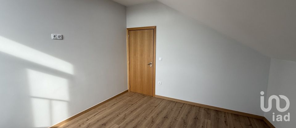 Apartamento T2 em Poiares e Canelas de 130 m²