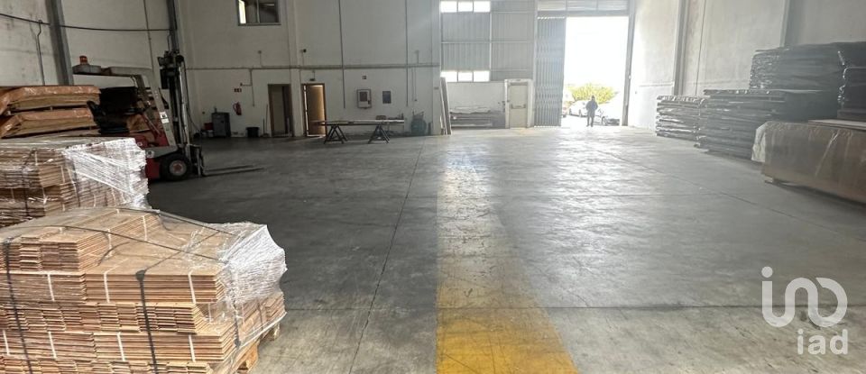 Pavillon T0 à Lordelo de 576 m²