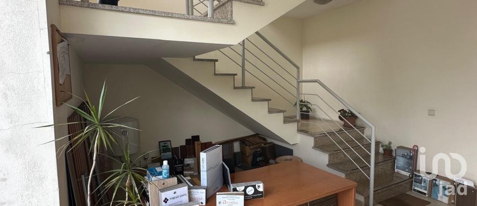 Pavillon T0 à Lordelo de 576 m²