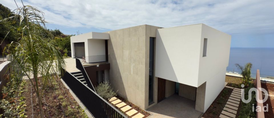 House T3 in Calheta of 324 m²