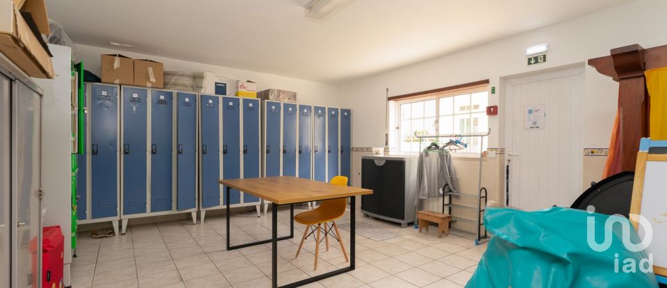 Moradia T4 em Colmeias e Memória de 616 m²