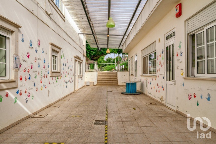 Moradia T4 em Colmeias e Memória de 616 m²