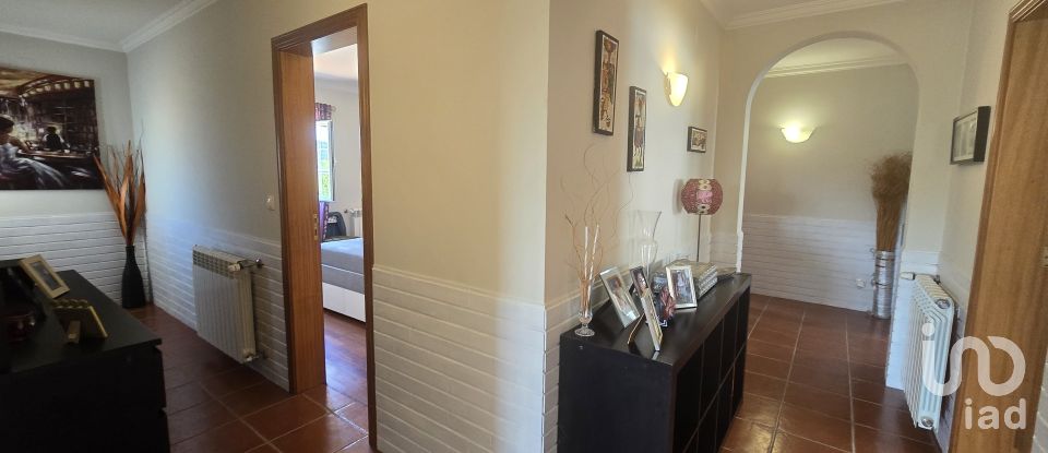 Maison T3 à Azueira e Sobral da Abelheira de 175 m²