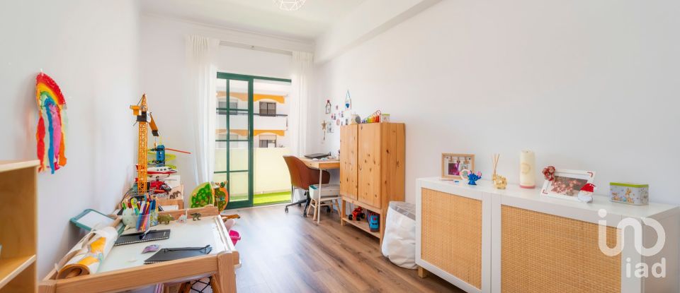 Apartamento T3 em Quelfes de 136 m²