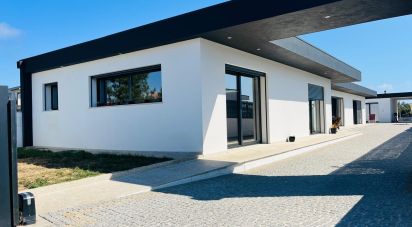 Maison de plain-pied T4 à Antas de 213 m²