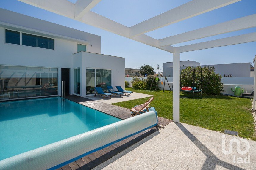 Moradia T4 em Ovar, São João, Arada e São Vicente de Pereira Jusã de 198 m²