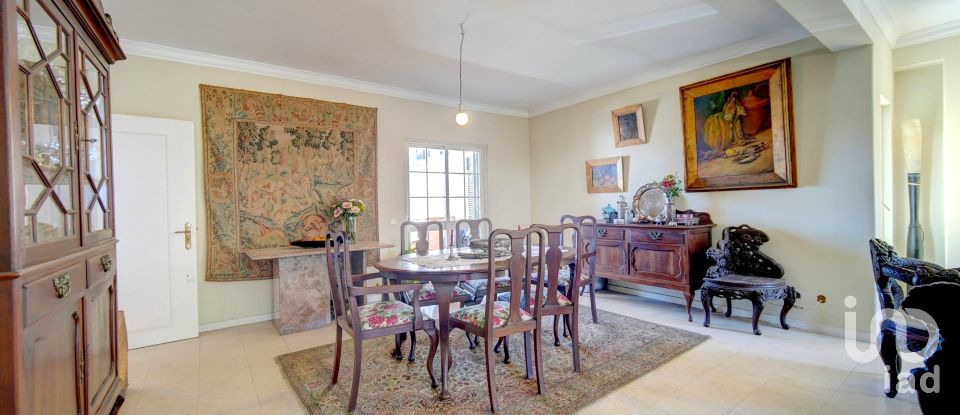 Traditional house T4 in Rio de Mouro of 348 m²