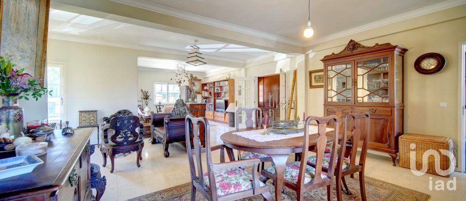 Traditional house T4 in Rio de Mouro of 348 m²