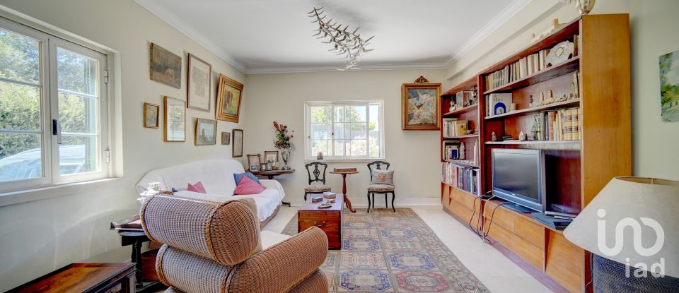 Traditional house T4 in Rio de Mouro of 348 m²