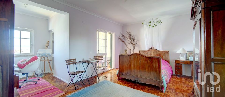 Traditional house T4 in Rio de Mouro of 348 m²