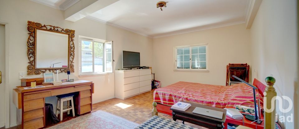 Traditional house T4 in Rio de Mouro of 348 m²