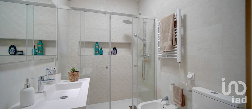 Traditional house T4 in Rio de Mouro of 348 m²