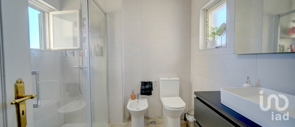 Traditional house T4 in Rio de Mouro of 348 m²