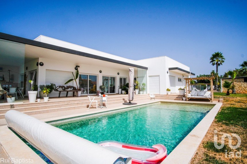 Maison T4 à Mexilhoeira Grande de 255 m²