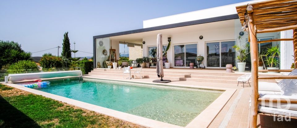 Maison T4 à Mexilhoeira Grande de 255 m²