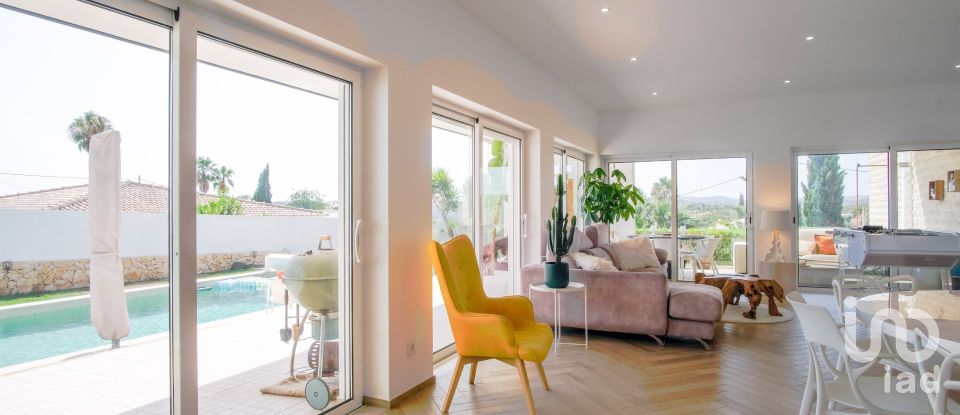 Maison T4 à Mexilhoeira Grande de 255 m²