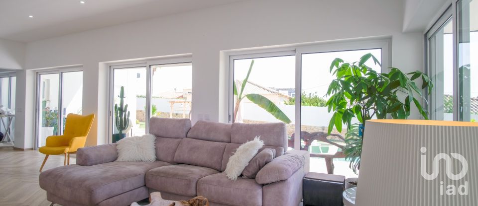 Maison T4 à Mexilhoeira Grande de 255 m²