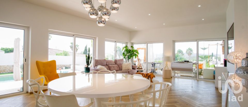 Maison T4 à Mexilhoeira Grande de 255 m²