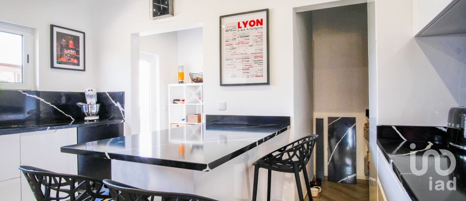 Maison T4 à Mexilhoeira Grande de 255 m²