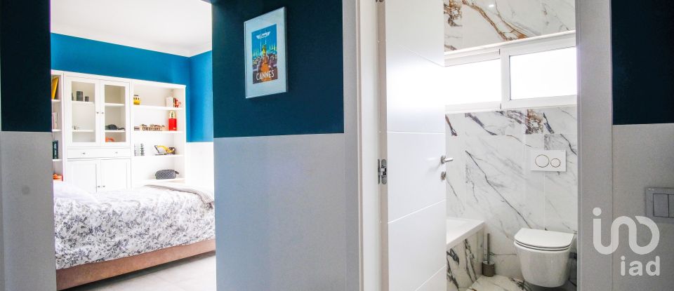 Maison T4 à Mexilhoeira Grande de 255 m²