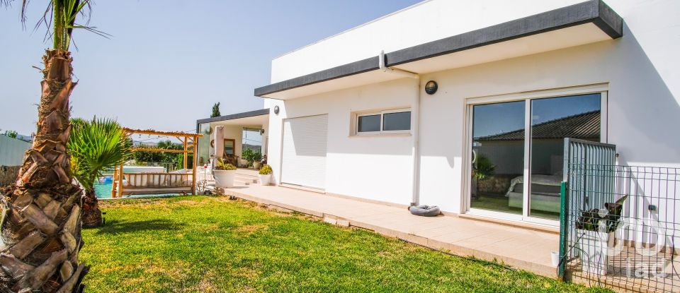 Maison T4 à Mexilhoeira Grande de 255 m²