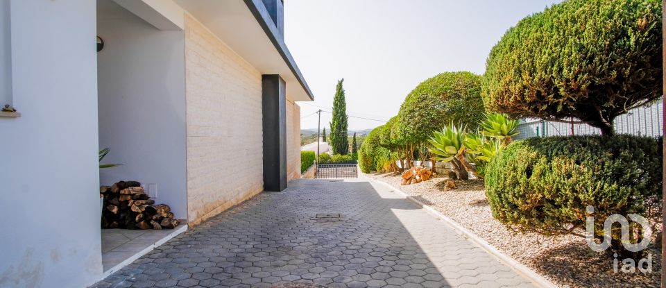 Maison T4 à Mexilhoeira Grande de 255 m²