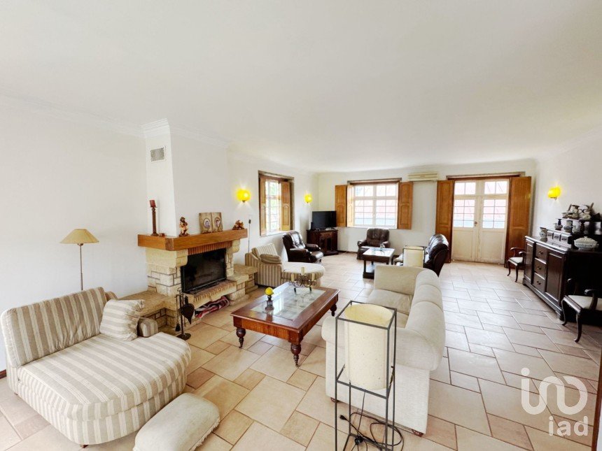 Apartment T4 in Vila e Roussas of 262 m²