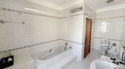 Apartment T4 in Vila e Roussas of 262 m²