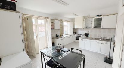 Apartment T4 in Vila e Roussas of 262 m²