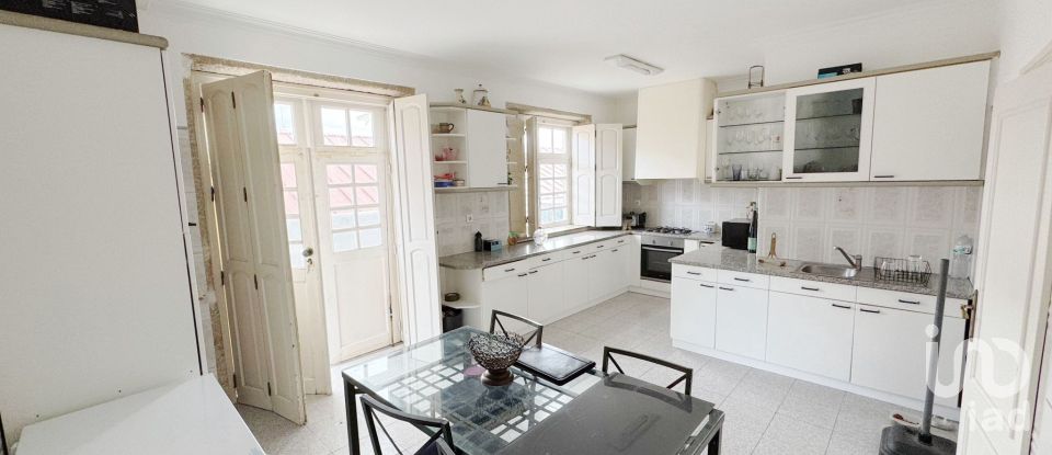 Apartment T4 in Vila e Roussas of 262 m²