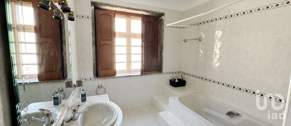 Apartment T4 in Vila e Roussas of 262 m²