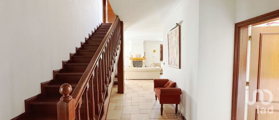 Apartment T4 in Vila e Roussas of 262 m²