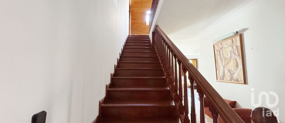 Apartment T4 in Vila e Roussas of 262 m²