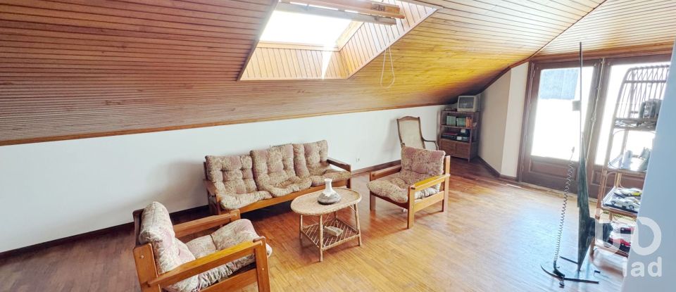 Apartment T4 in Vila e Roussas of 262 m²