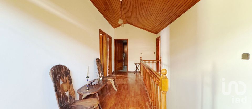 Apartment T4 in Vila e Roussas of 262 m²