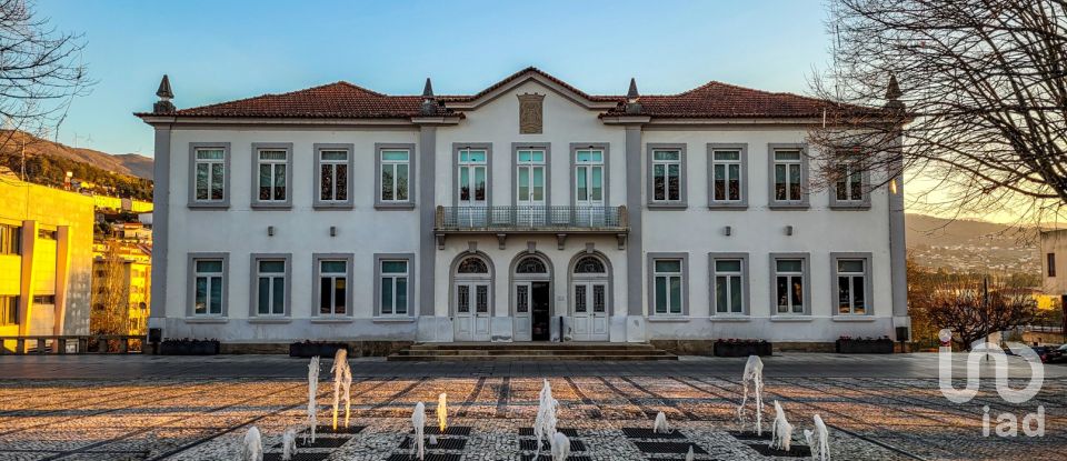 Apartment T4 in Vila e Roussas of 262 m²