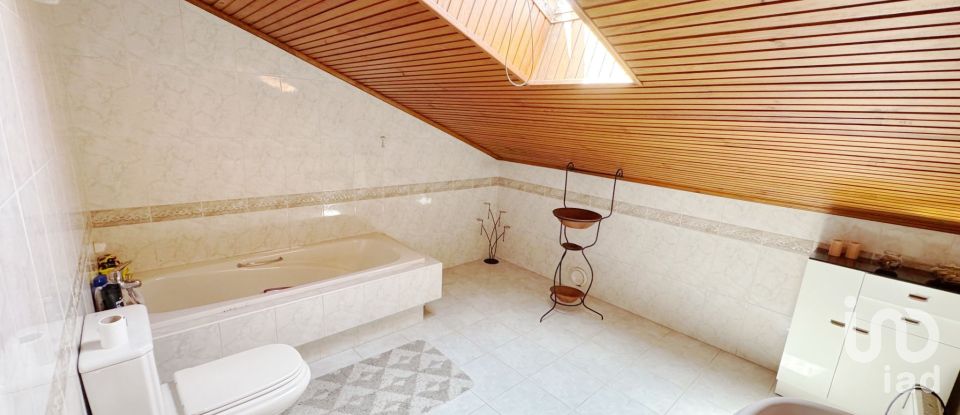 Apartment T4 in Vila e Roussas of 262 m²