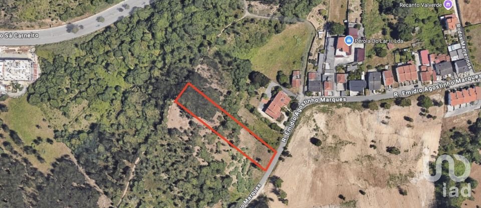 Terrain à Marrazes e Barosa de 2 200 m²