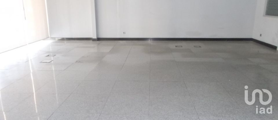 Boutique/Local commercial à Cortegaça de 170 m²