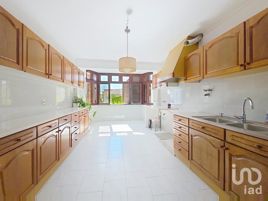 Duplex T4 in Carcavelos e Parede of 235 m²