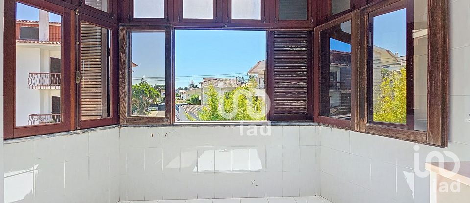 Duplex T4 in Carcavelos e Parede of 235 m²