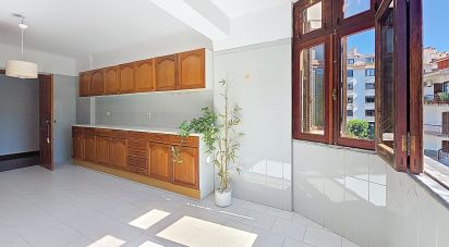 Duplex T4 in Carcavelos e Parede of 235 m²